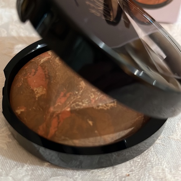 LAURA GELLER FOUNDATION - Picture 6 of 11